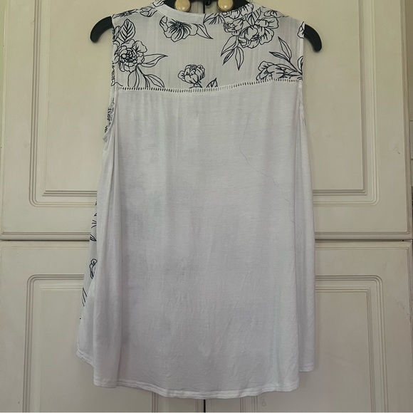 Ember Floral Sleeveless Button-Up Top - Picture 2 of 5